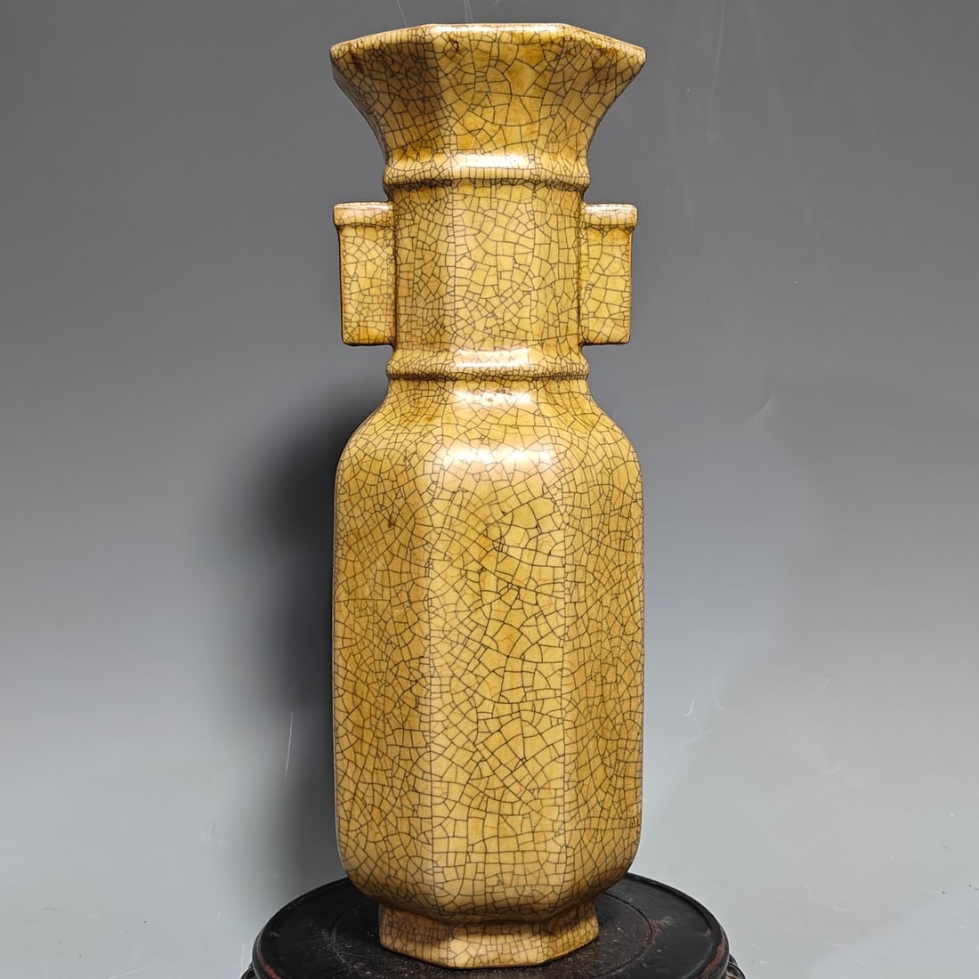 A Exquisite Ge yao Porcelain Vase (1 of 9)