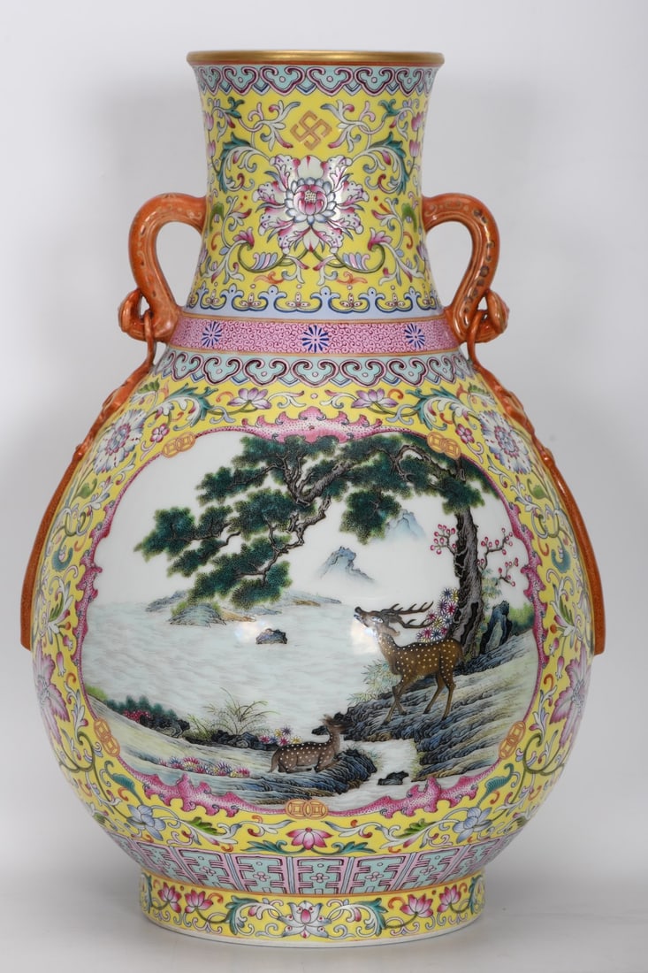 A Exquisite Famille-Rose Yellow-Ground Deer-Pattern Double-Ears Vase: A Exquisite Famille-Rose Yellow-Ground Deer-Pattern Double-Ears Vase,Qing Dynasty, China,Qianlong Six-character Mark,Size:39.2cmx11.6cmx26.5cmx15.7cm ??????????,????,?????