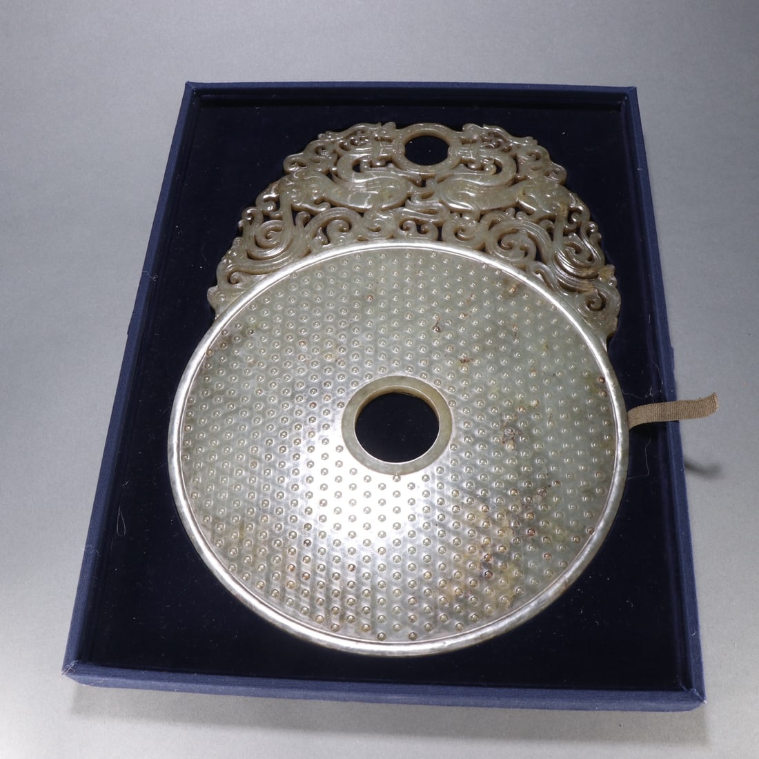 A Exquisite Gaogu Jade Dragon and Phoenix Pattern Jade Bi: A Exquisite Gaogu Jade Dragon and Phoenix Pattern Jade Bi,Han Dynasty, China,Size:35.3cmx25cm,Weight:1016g ?????????,????