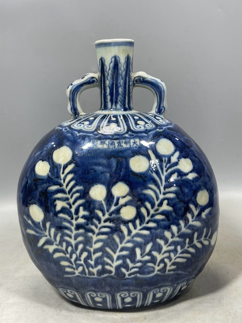 Blue and White Flower and Fruit Pattern Vase: Blue and White Flower and Fruit Pattern Vase,Ming Dynasty, China,Xuande Six-character Mark,Size:29cmx22cm ???????,????,?????