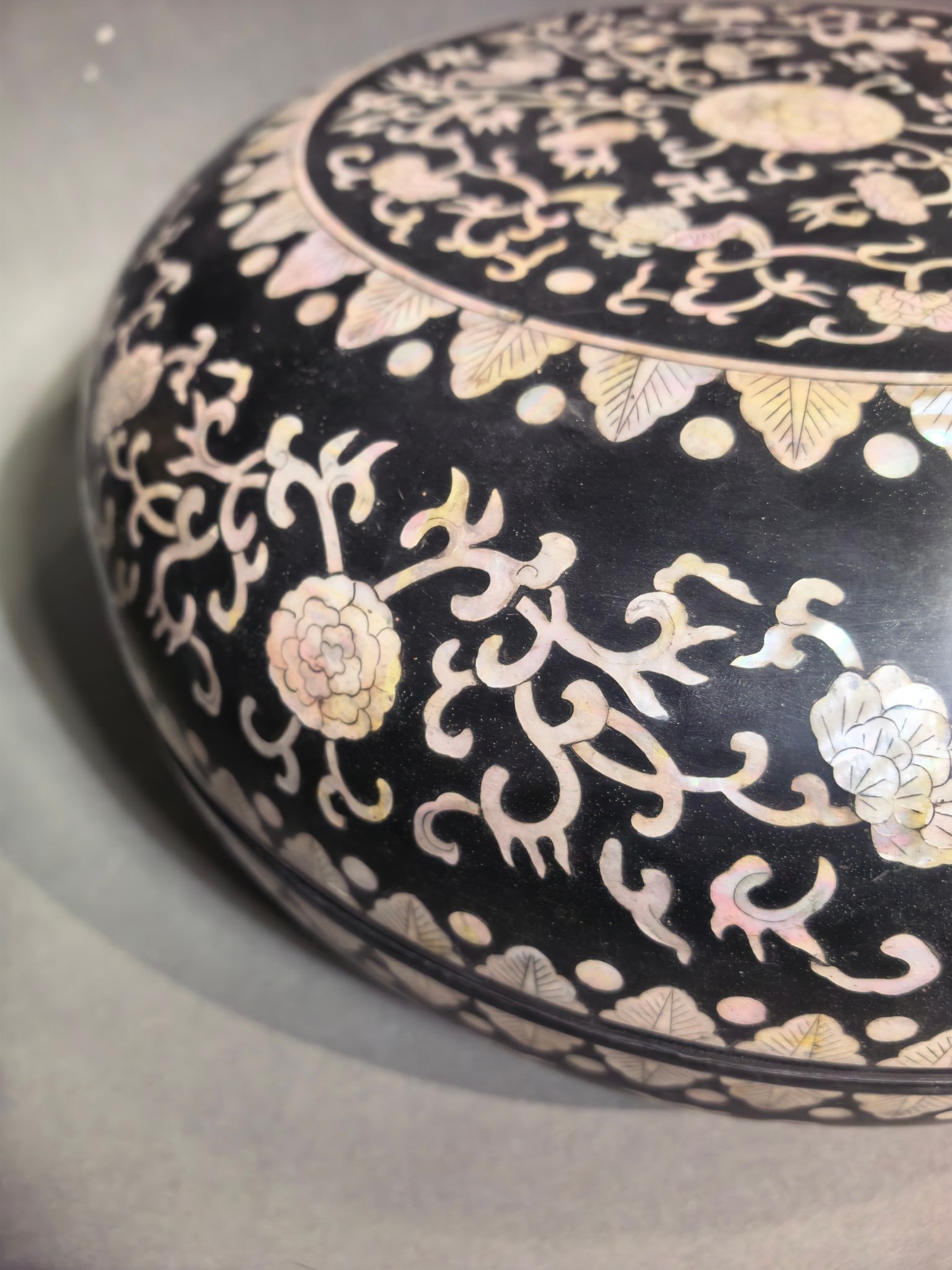 A Exquisite Black Lacquer Flower Pattern Box - 3