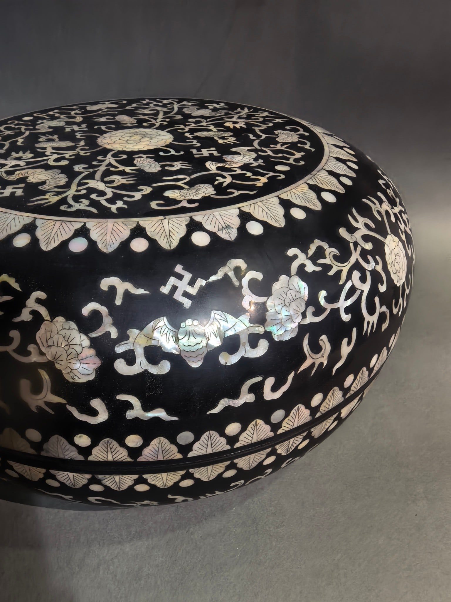 A Exquisite Black Lacquer Flower Pattern Box - 5