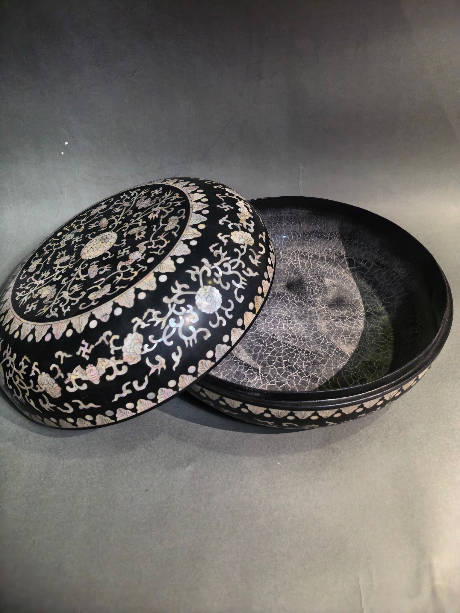 A Exquisite Black Lacquer Flower Pattern Box - 6