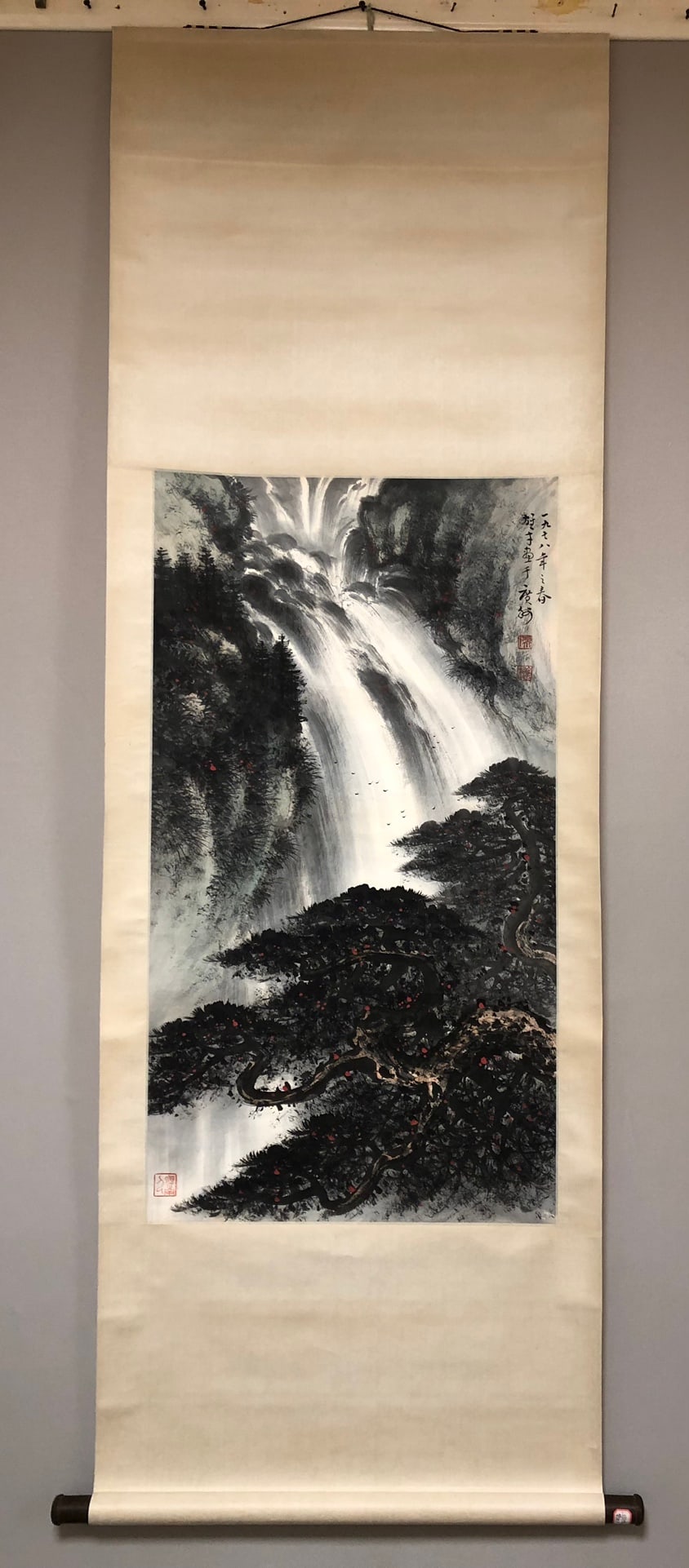 A Chinese Vertical Scroll Ink Painting of Landscape on Paper: A Chinese Vertical Scroll Ink Painting of Landscape on Paper,Modern Time of China,Li Xiongcai,Size:52cmx96cm ?????????????,???,??