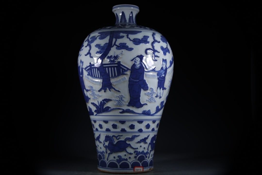 Blue and White Figures Pattern Vase: Blue and White Figures Pattern Vase,Ming Dynasty, China,Jiajing Six-character Mark,Size:44cmx7.3cm ?????????,????,??????