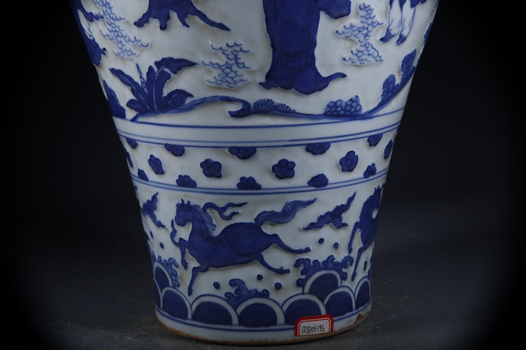 Blue and White Figures Pattern Vase - 3