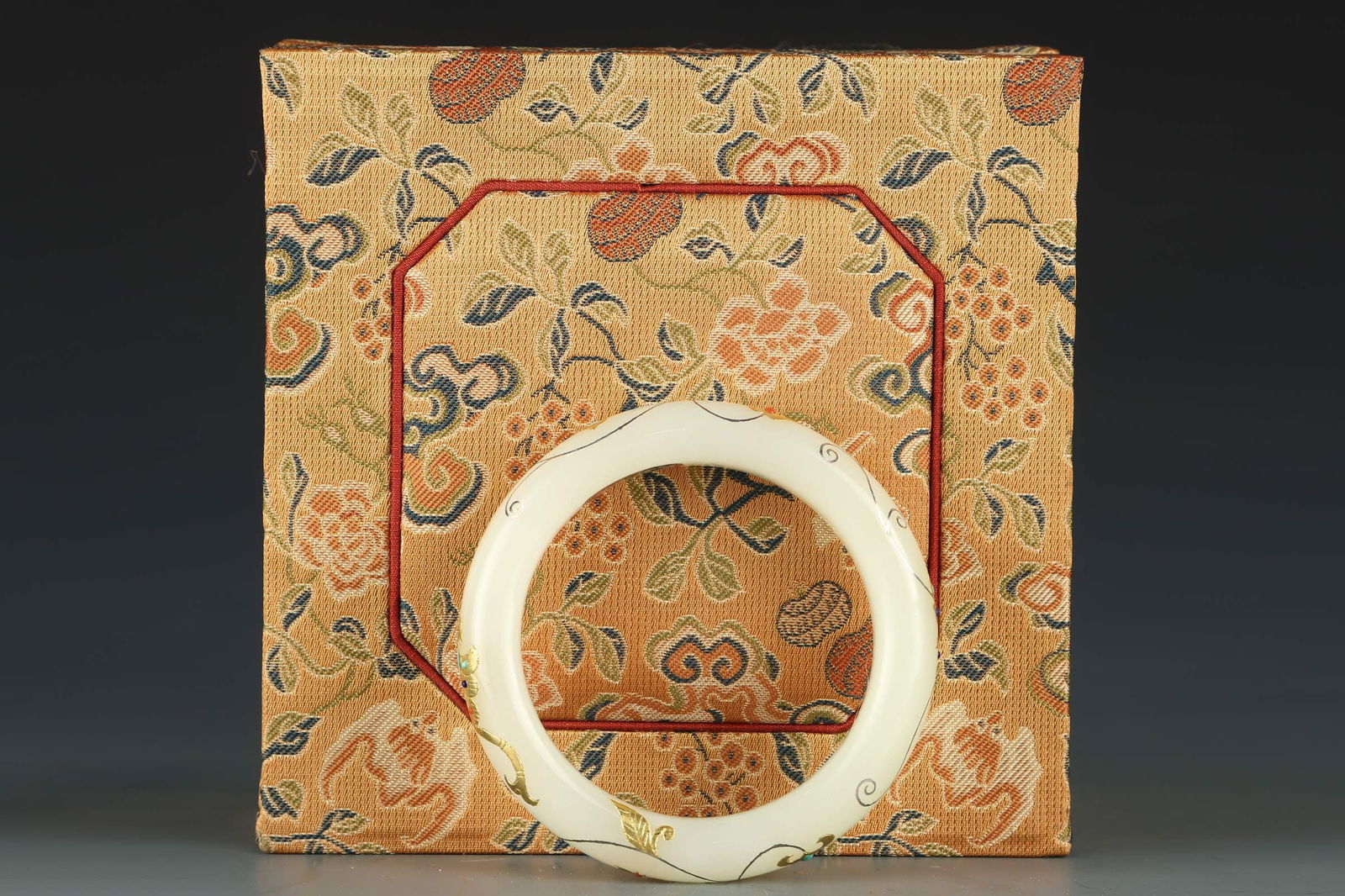 A Exquisite Hotan Jade Bracelets: A Exquisite Hotan Jade Bracelets,Tang Dynasty, China,Size:7.8cmx5.6cm,Weight:67g ?????,?????