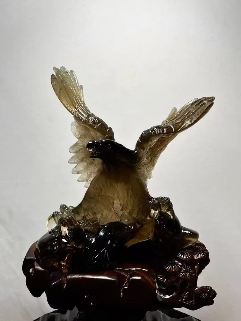 A Exquisite Crystal Carved Eagle Ornament - 2