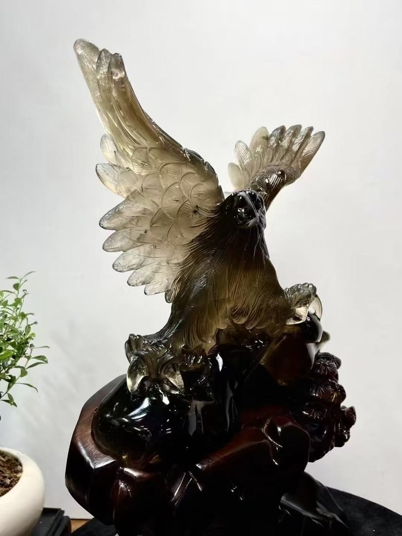 A Exquisite Crystal Carved Eagle Ornament - 6