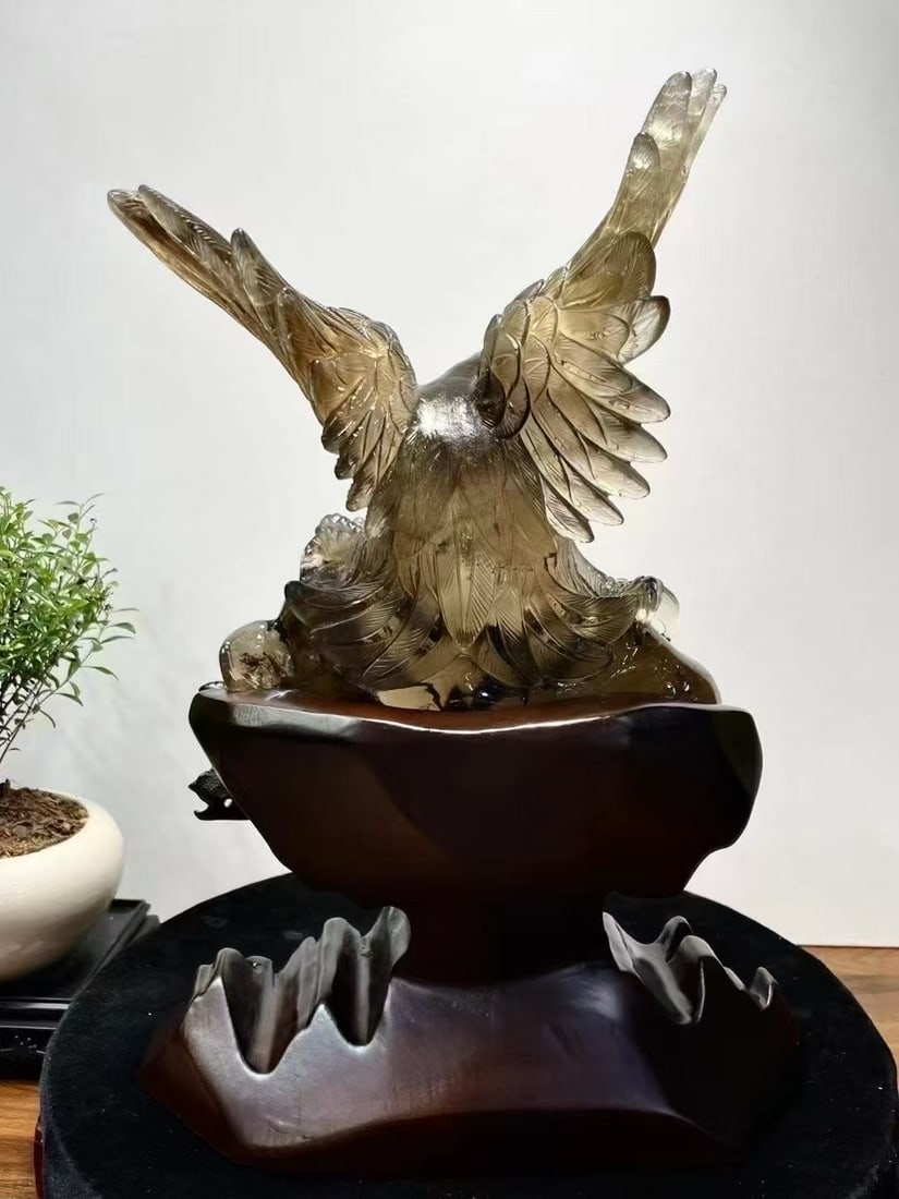 A Exquisite Crystal Carved Eagle Ornament - 9