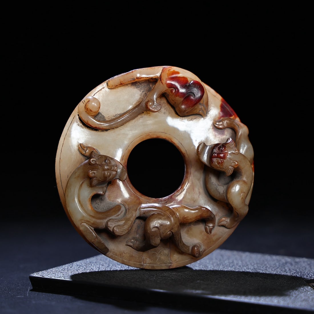 A Exquisite Hetian White Jade Dragon Jade Bi: A Exquisite Hetian White Jade Dragon Jade Bi,Han Dynasty, China,Size:8.5cmx2.2cm,Weight:139g ???????,????