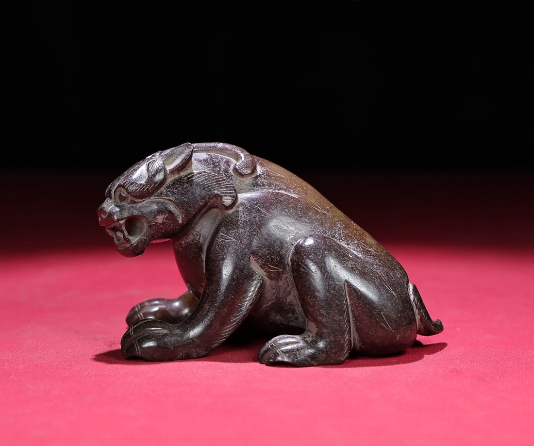 A Exquisite Hetian Jade Auspicious Beast Handheld Ornament: A Exquisite Hetian Jade Auspicious Beast Handheld Ornament,Han Dynasty, China,Size:10.7cmx6.9cmx7cm,Weight:494g ????????,????