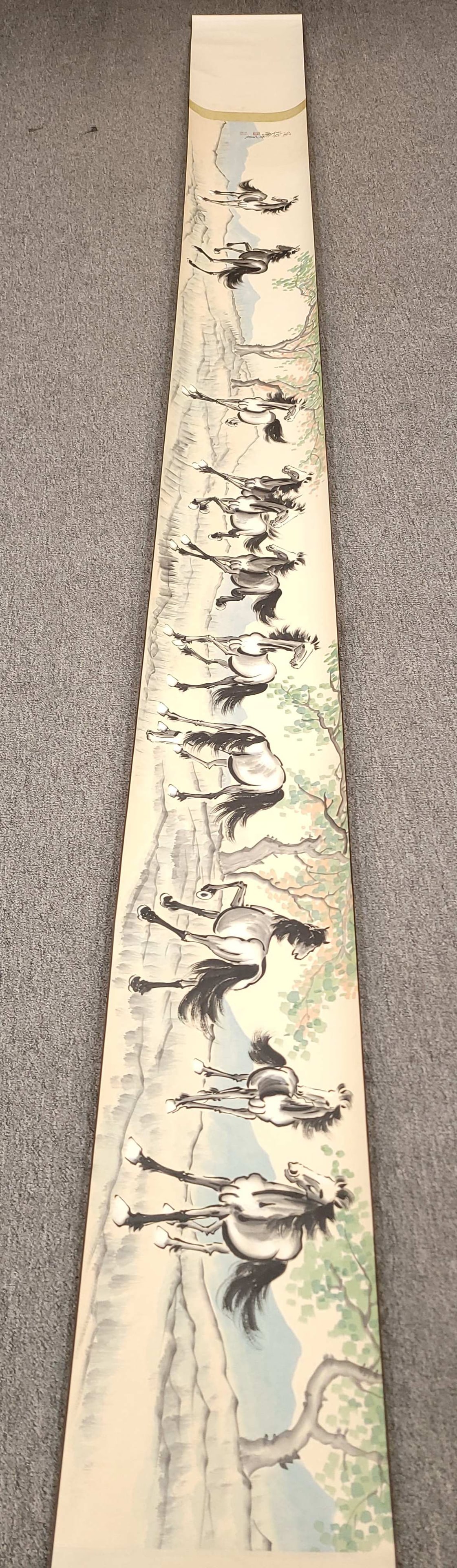 A Chinese Hand Scroll Ink Painting of Horse on Paper: A Chinese Hand Scroll Ink Painting of Horse on Paper,Modern Time of China,Xu Beihong,without frame size:33.5cmx329cm ???????????????,???,????