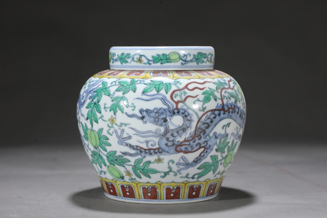 A Exquisite Blue and White Dragon Pattern Jar - 2