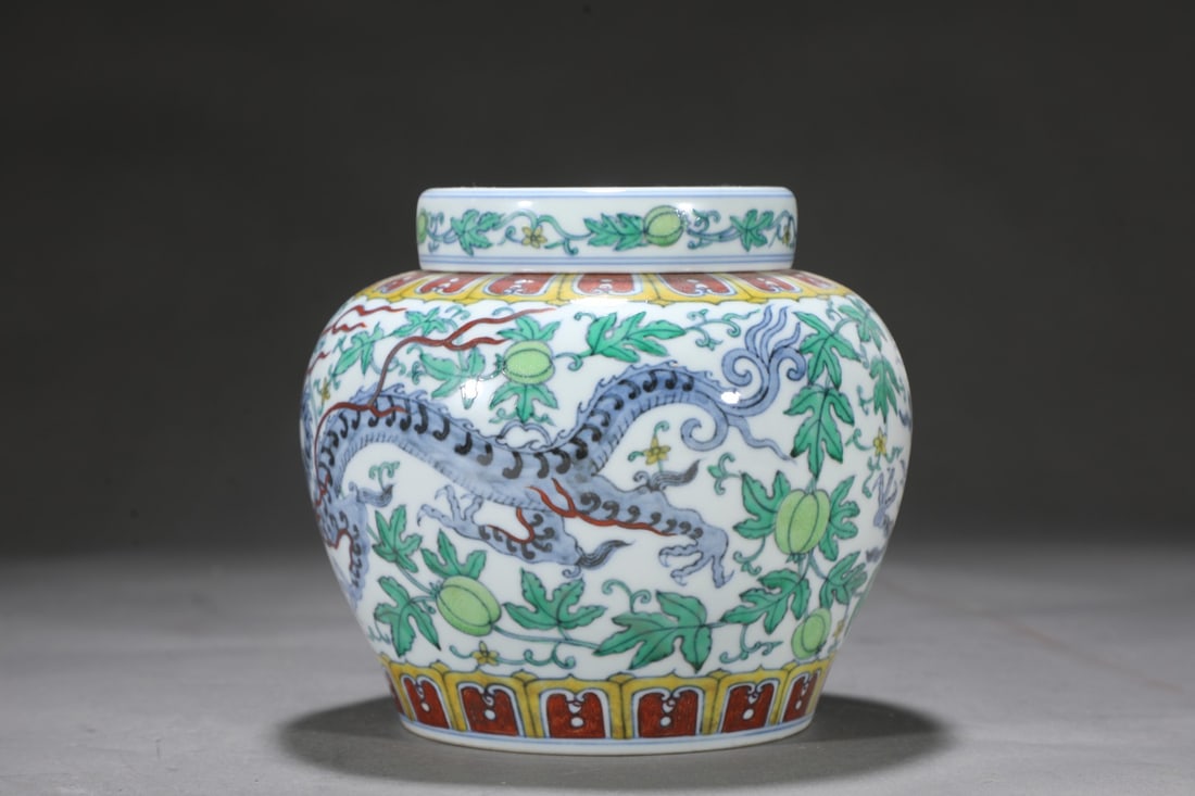 A Exquisite Blue and White Dragon Pattern Jar - 3