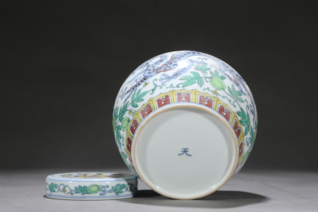 A Exquisite Blue and White Dragon Pattern Jar - 5