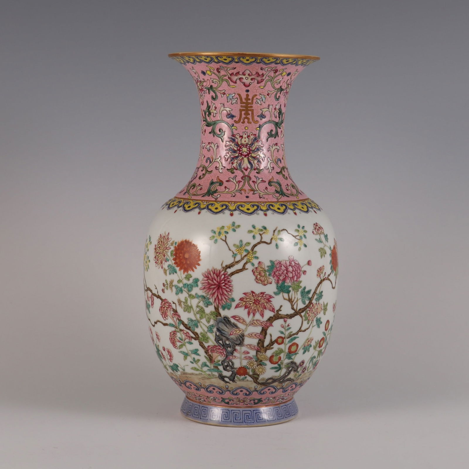 A Rare Famille Rose Flower Pattern Vase: A Rare Famille Rose Flower Pattern Vase,Qing Dynasty, China,Jiaqing Six-character Mark,Size:32.5cmx16.5cm ???????,????,?????
