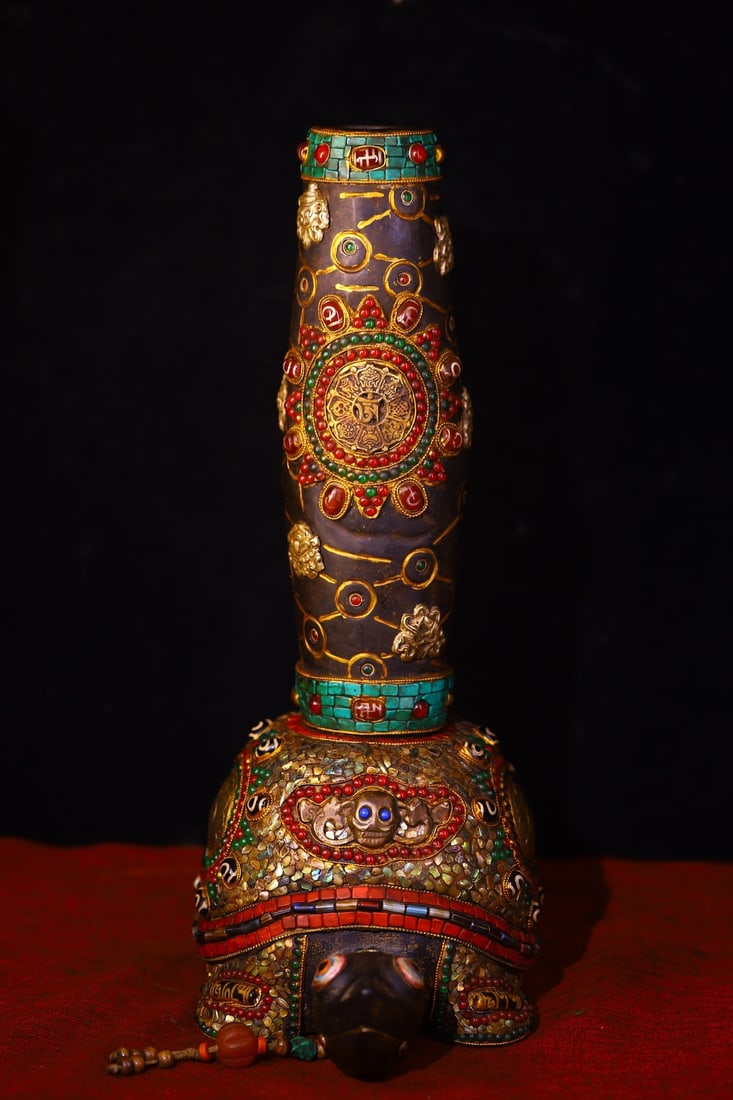 A Exquisite Meteorite Carved and Dzi Bead-Inlaid Tortoise Ornament: A Exquisite Meteorite Carved and Dzi Bead-Inlaid Tortoise Ornament,Qing Dynasty, China,Size:41cmx26cmx31cmx9cm,Weight:7350g ????????????,????