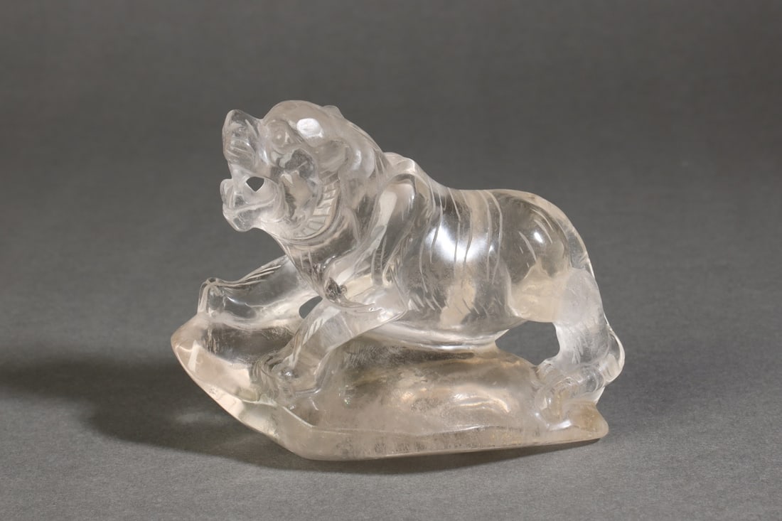 A Exquisite Crystal Tiger Ornament: A Exquisite Crystal Tiger Ornament,Qing Dynasty, China,Size:9.5cmx5cmx7.8cm,Weight:305g ?????,????