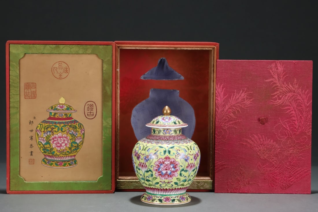 A Exquisite Yellow Ground Famille-Rose Flower Pattern Jar: A Exquisite Yellow Ground Famille-Rose Flower Pattern Jar,Qing Dynasty, China,Yongzheng Four-character Mark,Size:16.3cmx12.2cm ??????????,????,??????