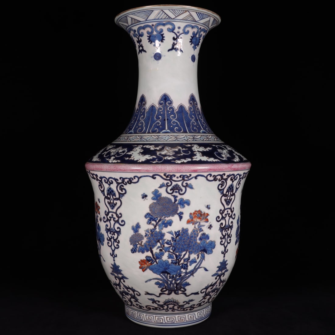 A Exquisite White Ground Blue and White Painted Gold Flower Pattern Vase: A Exquisite White Ground Blue and White Painted Gold Flower Pattern Vase,Qing Dynasty, China,Qianlong Six-character Mark,Size:49.5cmx17.6cmx14.5cm ????????????,????,?????