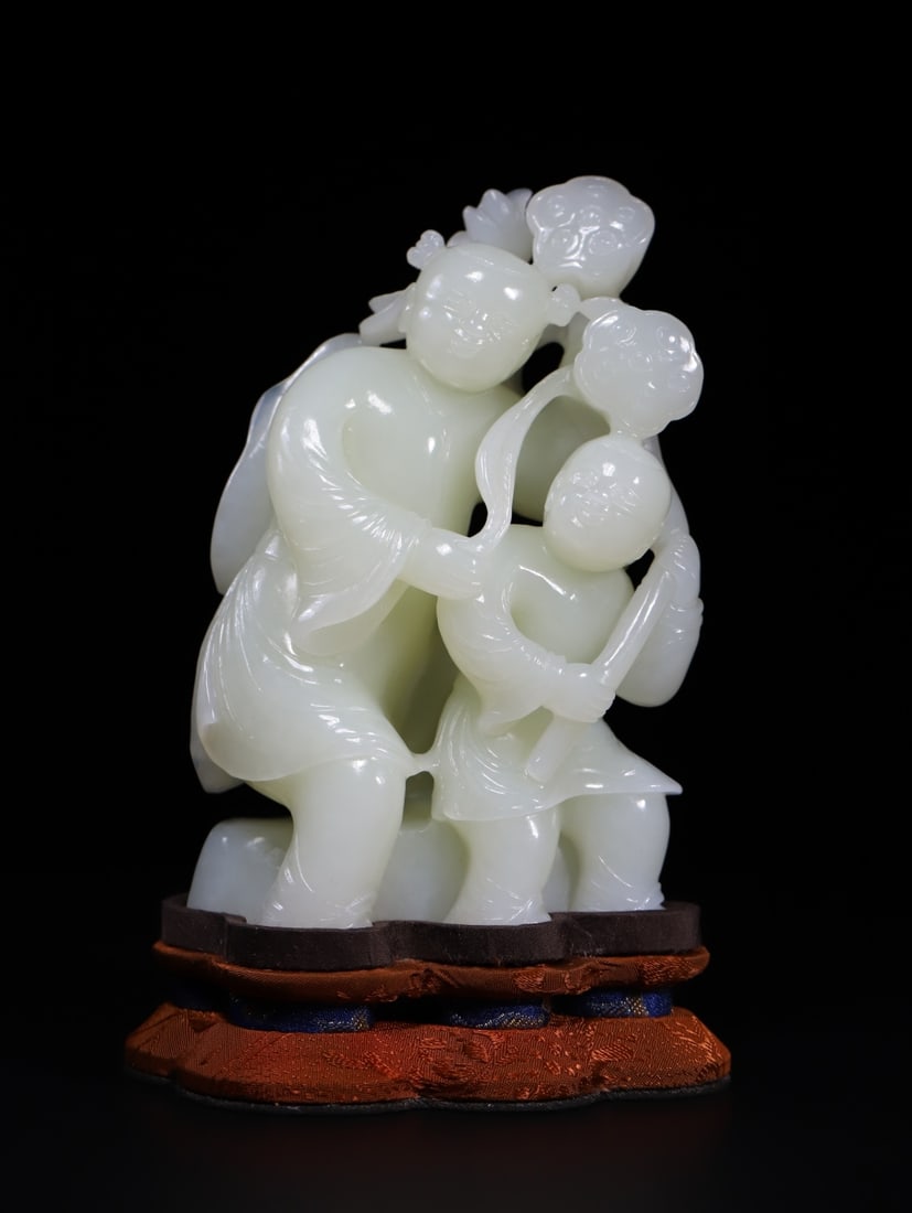 A Exquisite Hotan Jade Figures Ornament: A Exquisite Hotan Jade Figures Ornament,Qing Dynasty, China,Size:8.3cmx5cmx12.8cm,Weight:553.5g ???????,????