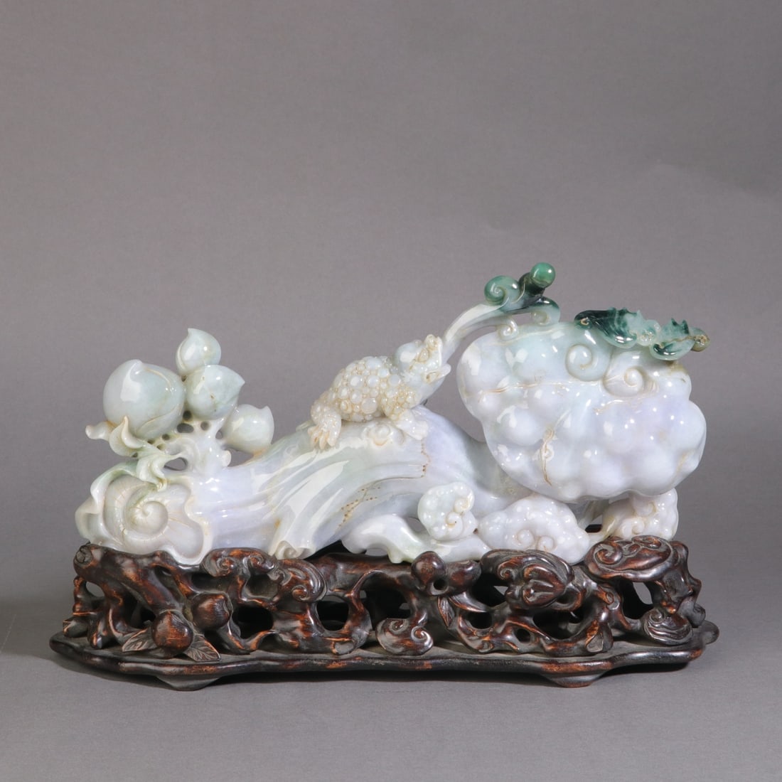 A Exquisite Jadeite Ganoderma lucidum Ruyi Ornament: A Exquisite Jadeite Ganoderma lucidum Ruyi Ornament,Qing Dynasty, China,Size:27cmx12.8cm,Weight:1635g ???????????,????