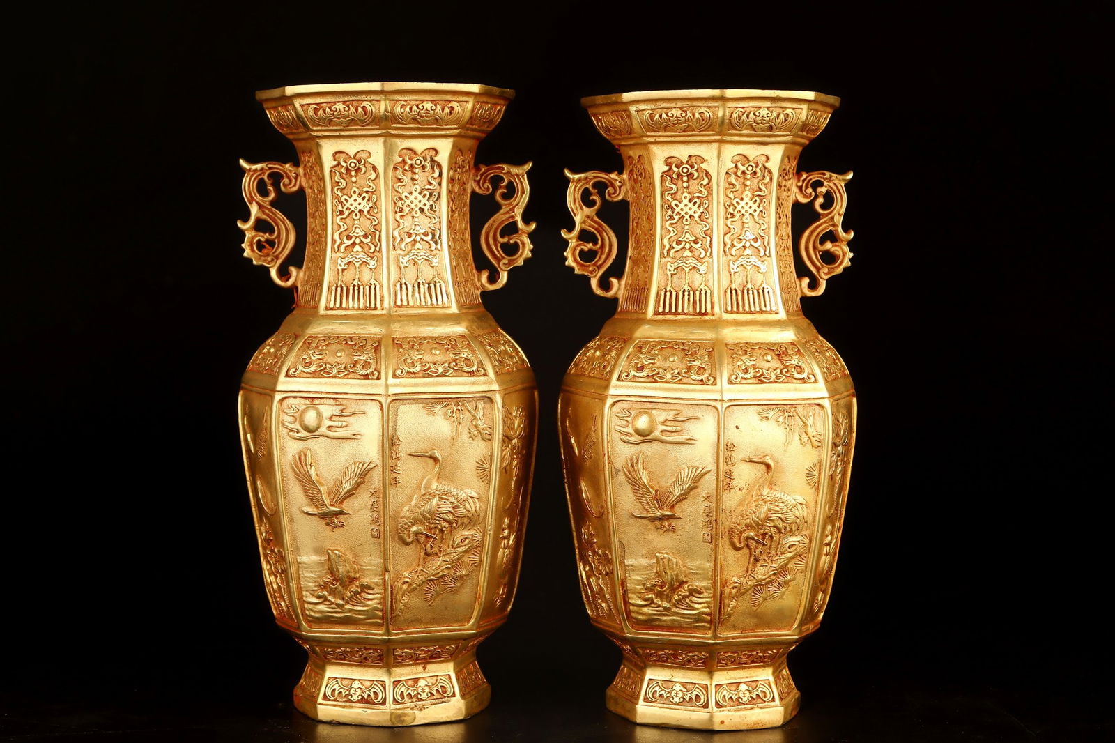 A pair of Gilt Bronze Crane Pattern Double-Ears Vase: A pair of Gilt Bronze Crane Pattern Double-Ears Vase,Ming Dynasty, China,Xuande Six-character Mark,Size:23cmx10.5cm,Weight:1828g ????????????,????,?????