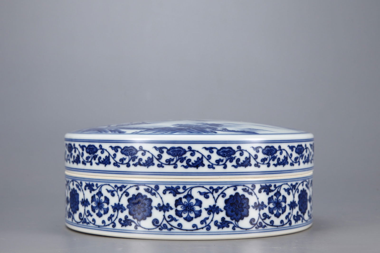 A Exquisite Blue and White Character and Story Pattern Box: A Exquisite Blue and White Character and Story Pattern Box,Qing Dynasty, China,Yongzheng Six-character Mark,Size:8cmx23.5cm ?????????,????,??????