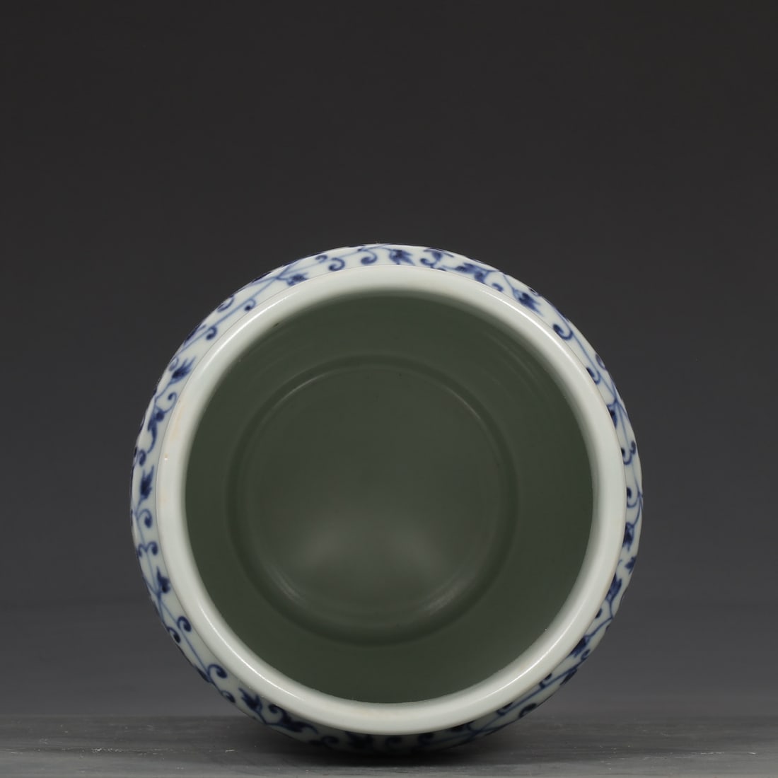 A Exquisite Blue and White Flower Pattern Jar - 7