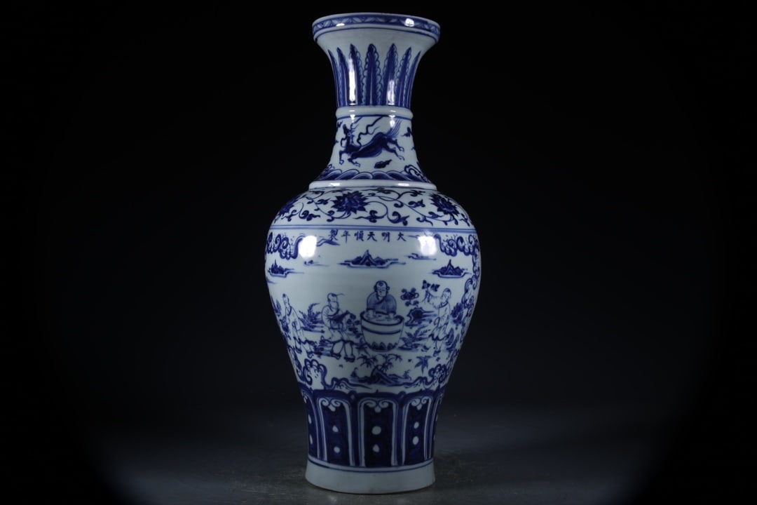 Blue and White Figures Pattern Vase: Blue and White Figures Pattern Vase,Ming Dynasty, China,Tianshun Six-character Mark,Size:39cmx11.3cm ?????????,????,?????