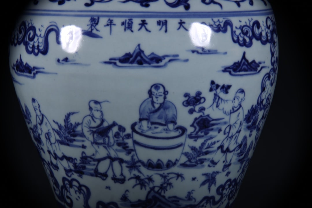 Blue and White Figures Pattern Vase - 4