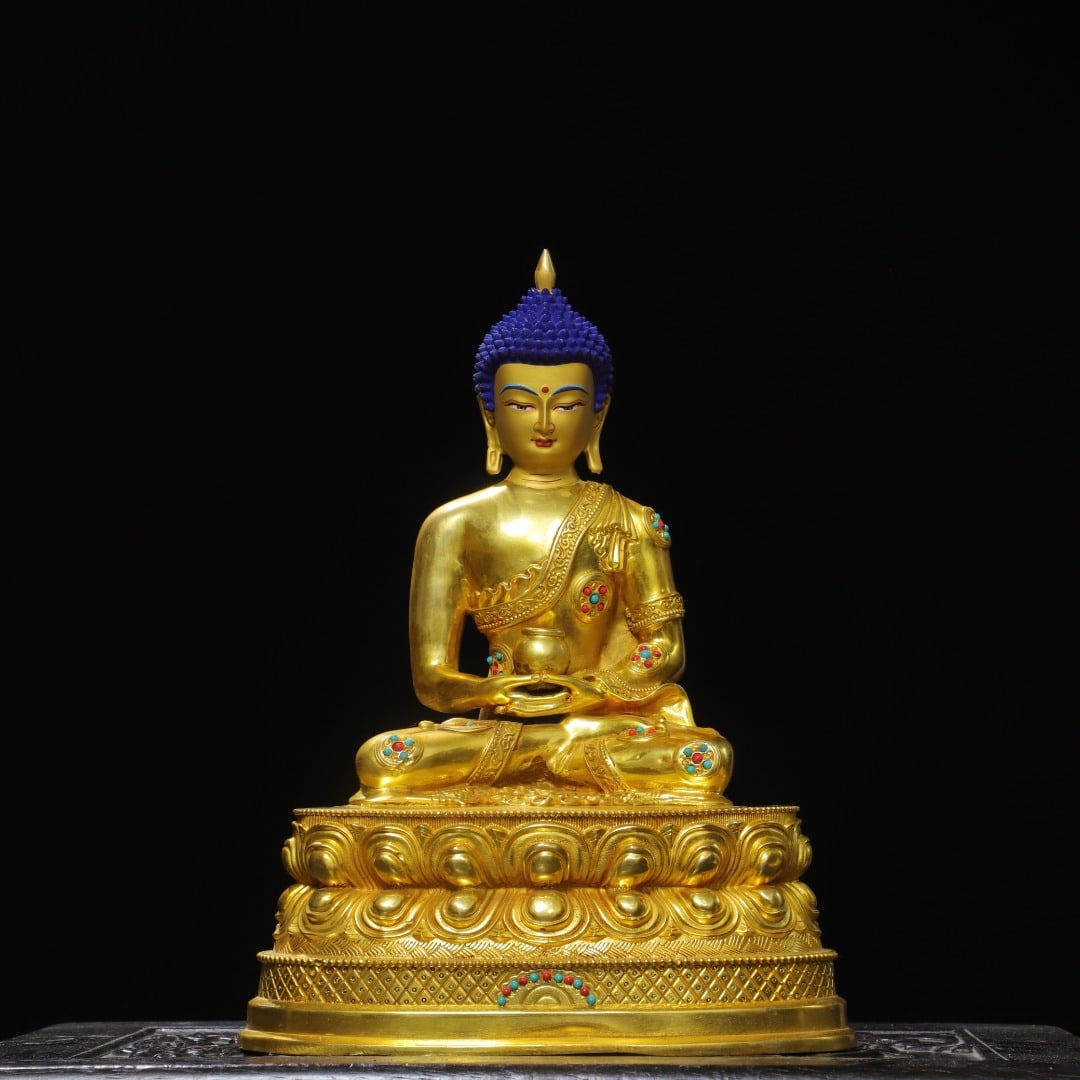 A Exquisite Gilt Bronze Painted Color Buddha Statue Ornament: A Exquisite Gilt Bronze Painted Color Buddha Statue Ornament,Ming Dynasty, China,Size:30x23x15cm,Weight:2850g ???????????,????