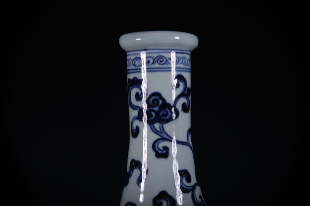 Blue and White Flower Pattern Vase - 2