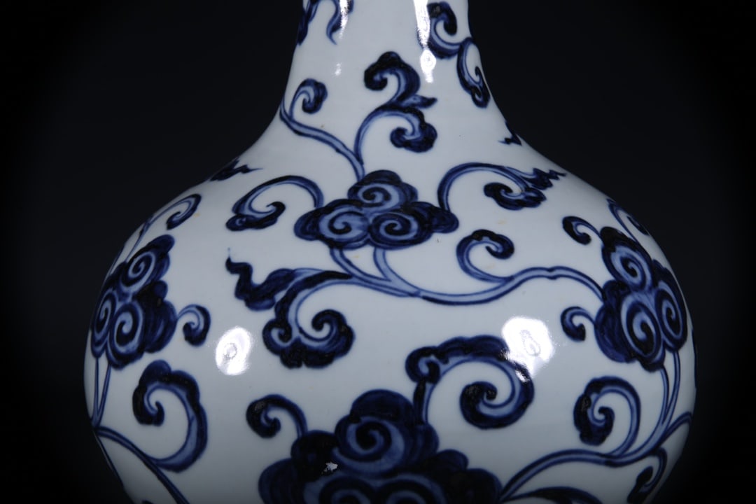 Blue and White Flower Pattern Vase - 3
