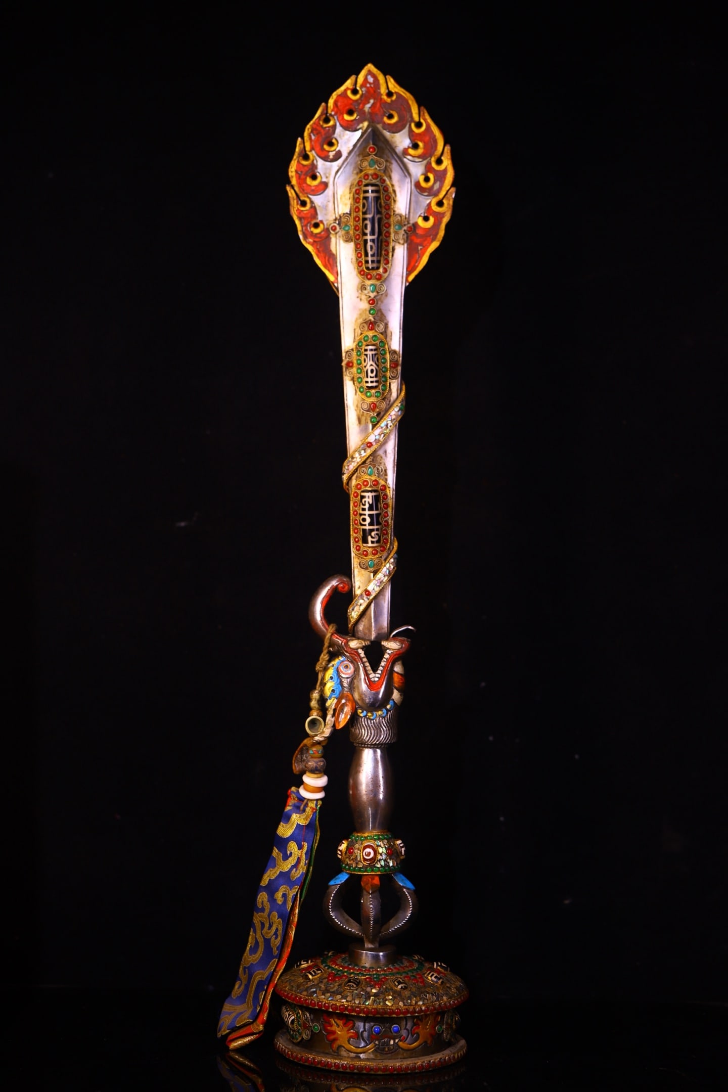 A Exquisite Sky Iron Chiseled and Gem-Inlaid Dharma ritual implement: A Exquisite Sky Iron Chiseled and Gem-Inlaid Dharma ritual implement,Qing Dynasty, China,Size:67cmx14cmx61cmx12cm,Weight:2400g ????????????,????