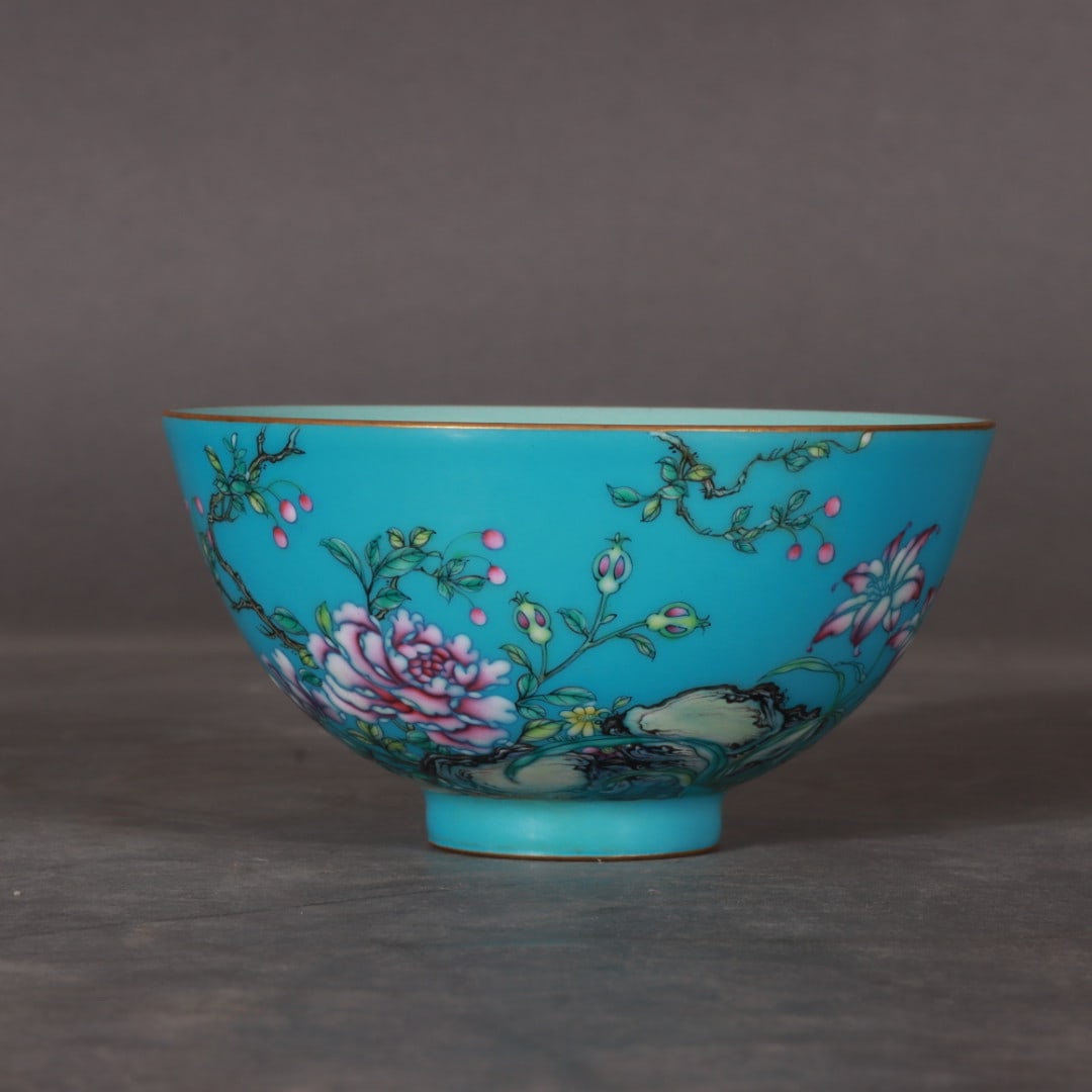 A Exquisite Enamel Painted Gold Blue Ground Flower Pattern Cup: A Exquisite Enamel Painted Gold Blue Ground Flower Pattern Cup,Qing Dynasty, China,Qianlong Four-character Mark,Size:5cmx9cmx3cm ???????????????,????,?????