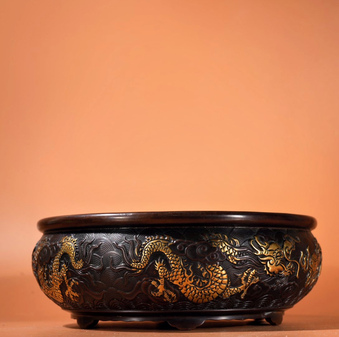 A Exquisite Gilt Bronze Dragon Pattern Basin (1 of 9)