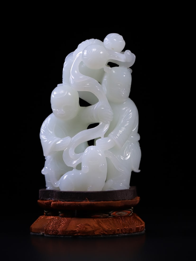 A Exquisite Hotan Jade Figures Ornament: A Exquisite Hotan Jade Figures Ornament,Qing Dynasty, China,Size:6.5cmx3.6cmx10.5cm,Weight:264.3g ???????,????