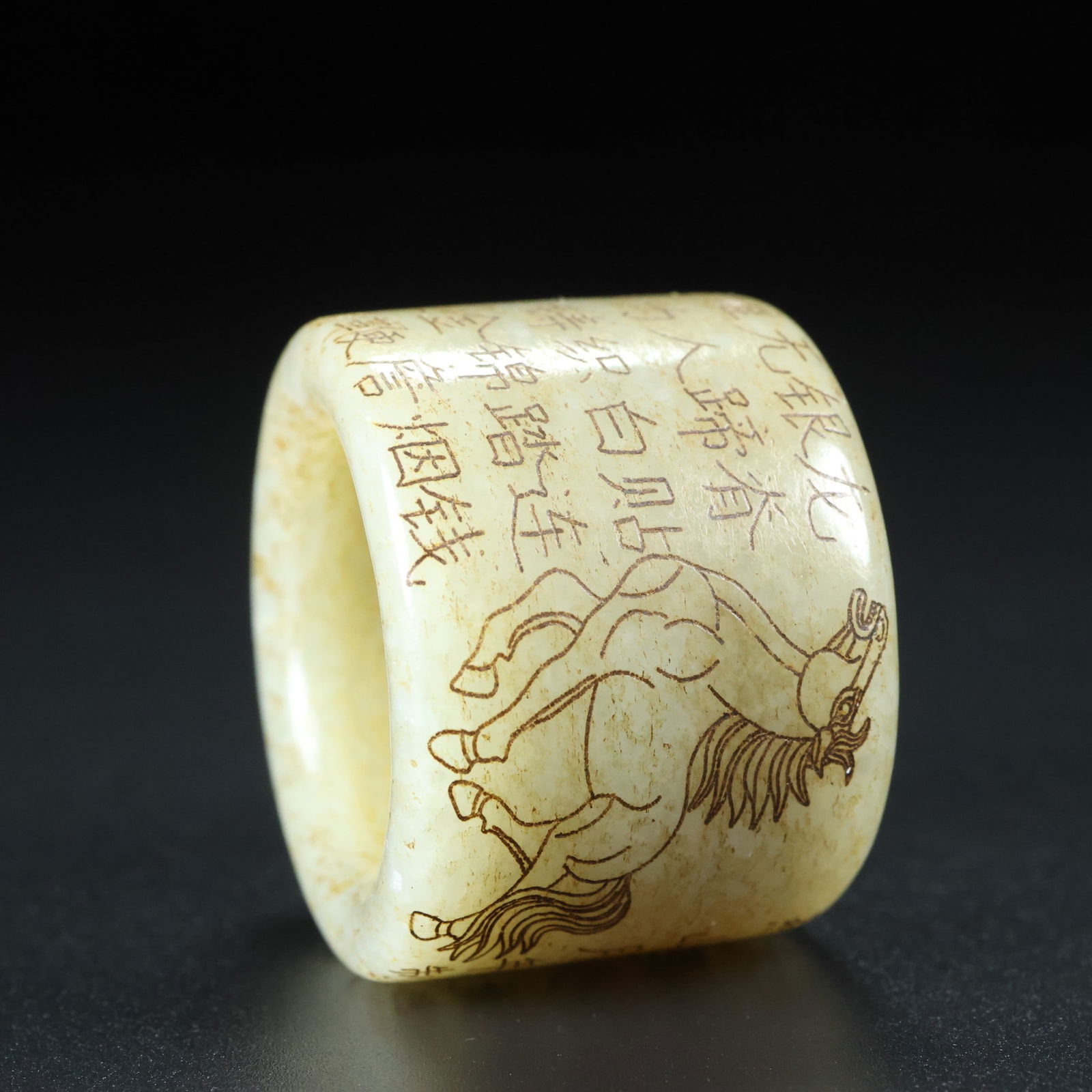 A Exquisite Hotan Jade Horse Pattern Thumb Ring - 3