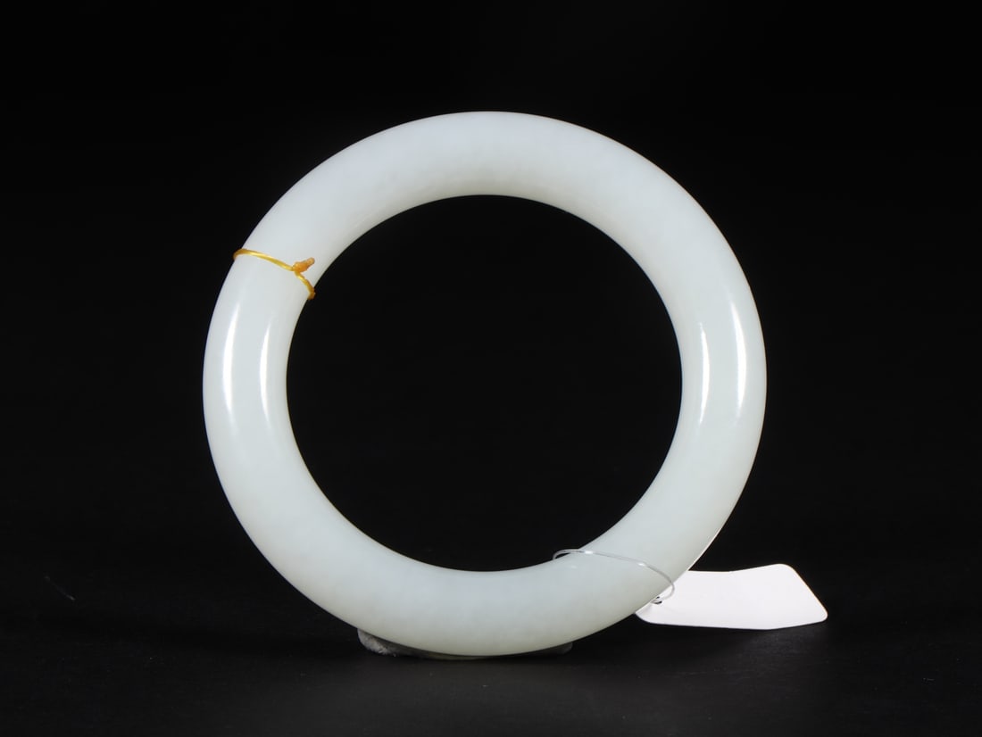 A Exquisite Hetian Jade Bracelet (1 of 9)