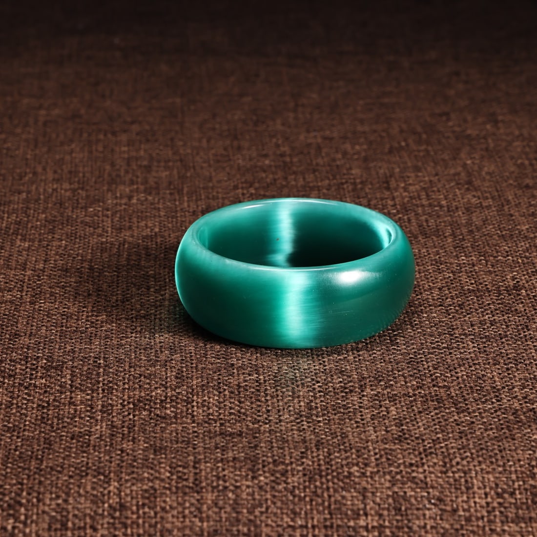 A Exquisite Cat's Eye Stone Bracelets: A Exquisite Cat's Eye Stone Bracelets,Qing Dynasty,China,Size:6.0cmx2.5cm,Weight:85g ?????,????