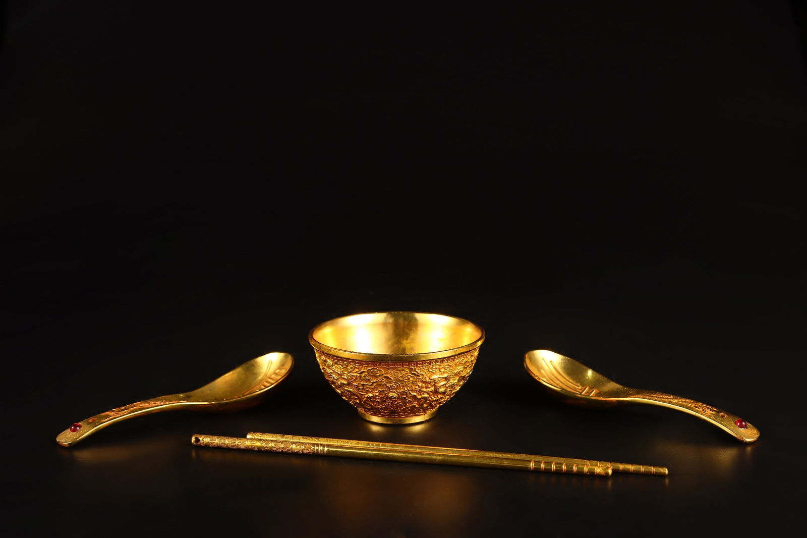 A Set of Gilt Bronze Tableware: A Set of Gilt Bronze Tableware,Qing Dynasty, China,Kangxi Four-character Mark,Size:9.5cmx4.5cm,20.5cm,13.5cmx4.2cm,Weight:560g ?????????,????,?????