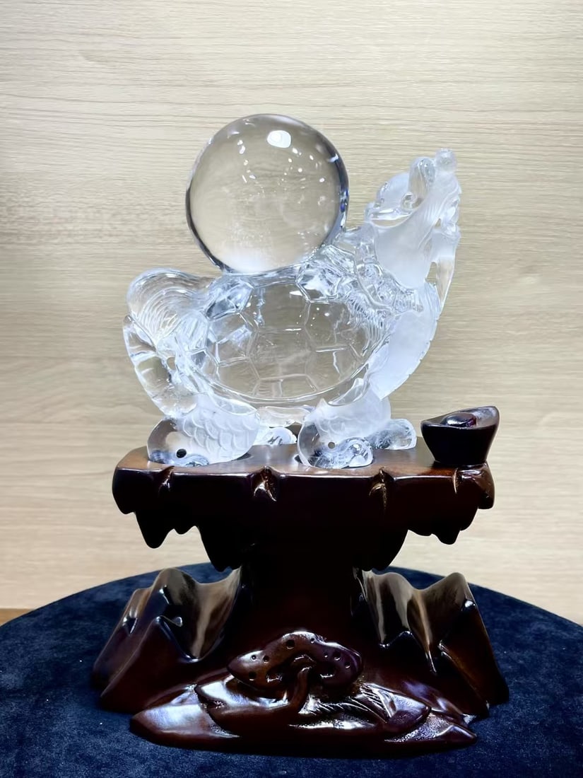 A Exquisite White Crystal Carved Tortoise Ornament: A Exquisite White Crystal Carved Tortoise Ornament,Size:22.5cmx17cmx10cm ?????????