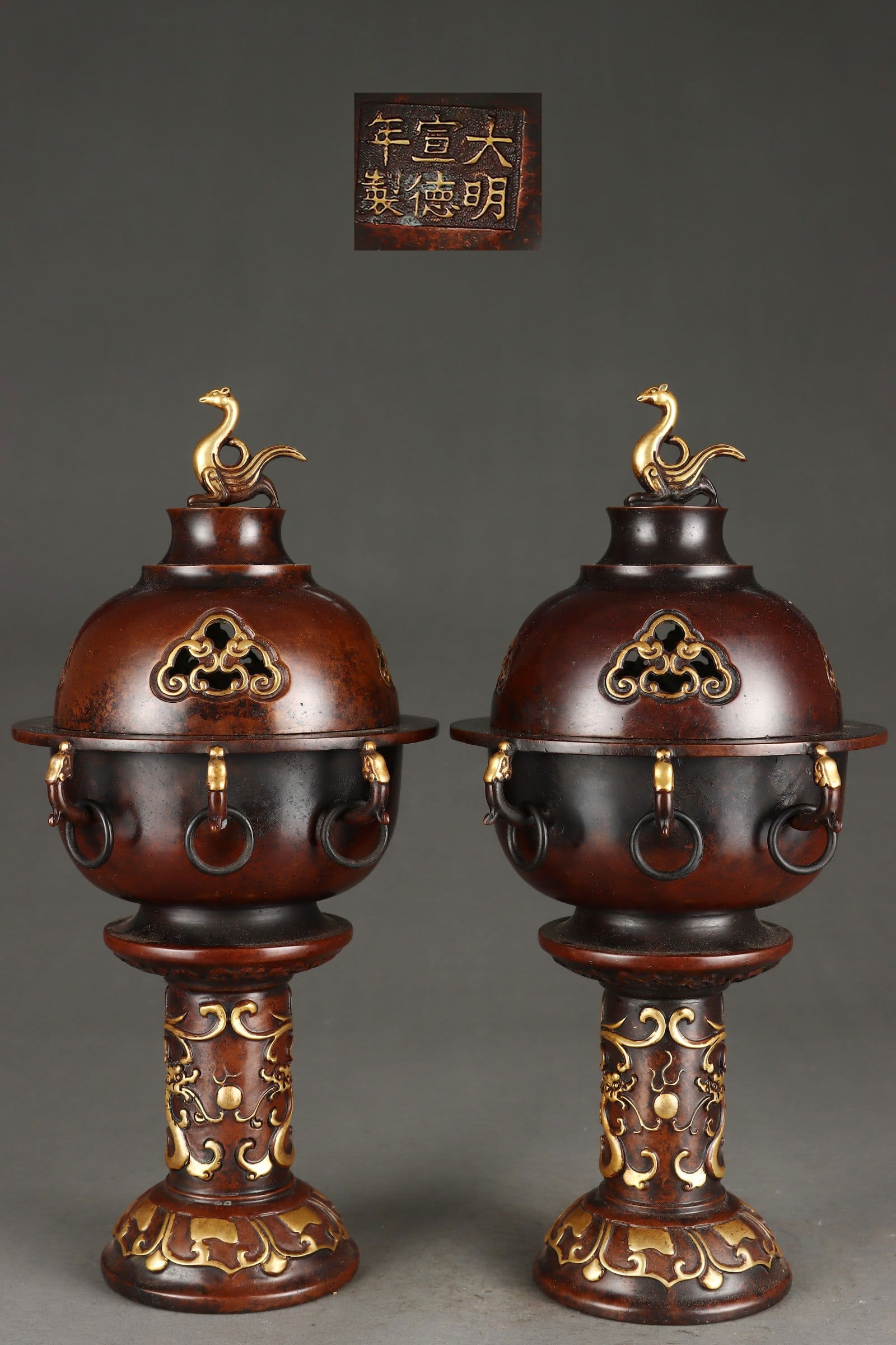 A pair of Exquisite Gilt Bronze Hat Stand: A pair of Exquisite Gilt Bronze Hat Stand,Ming Dynasty, China,Xuande Six-character Mark,Size:33cmx15.7cmx18cm,Weight:8600g ?????????,????,?????