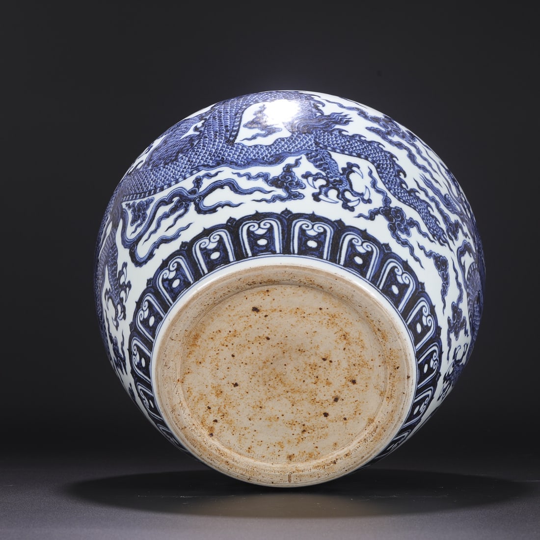 A Exquisite Blue and White Dragon Pattern Jar - 8