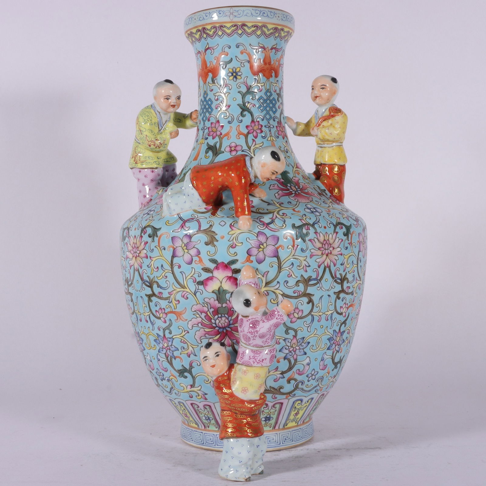 A Exquisite Enamel Green Ground Lotus Pattern Vase: A Exquisite Enamel Green Ground Lotus Pattern Vase,Qing Dynasty, China,Qianlong Six-character Mark,Size:31.5cmx17cm ????????????,????,?????