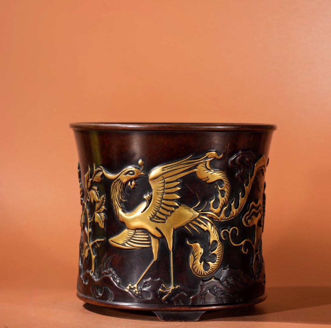 A Exquisite Gilt Bronze Phoenix Pattern Brush Pot: A Exquisite Gilt Bronze Phoenix Pattern Brush Pot,Ming Dynasty, China,With Mark,Size:14cmx15.5cm,Weight:3205g ?????????,????,??