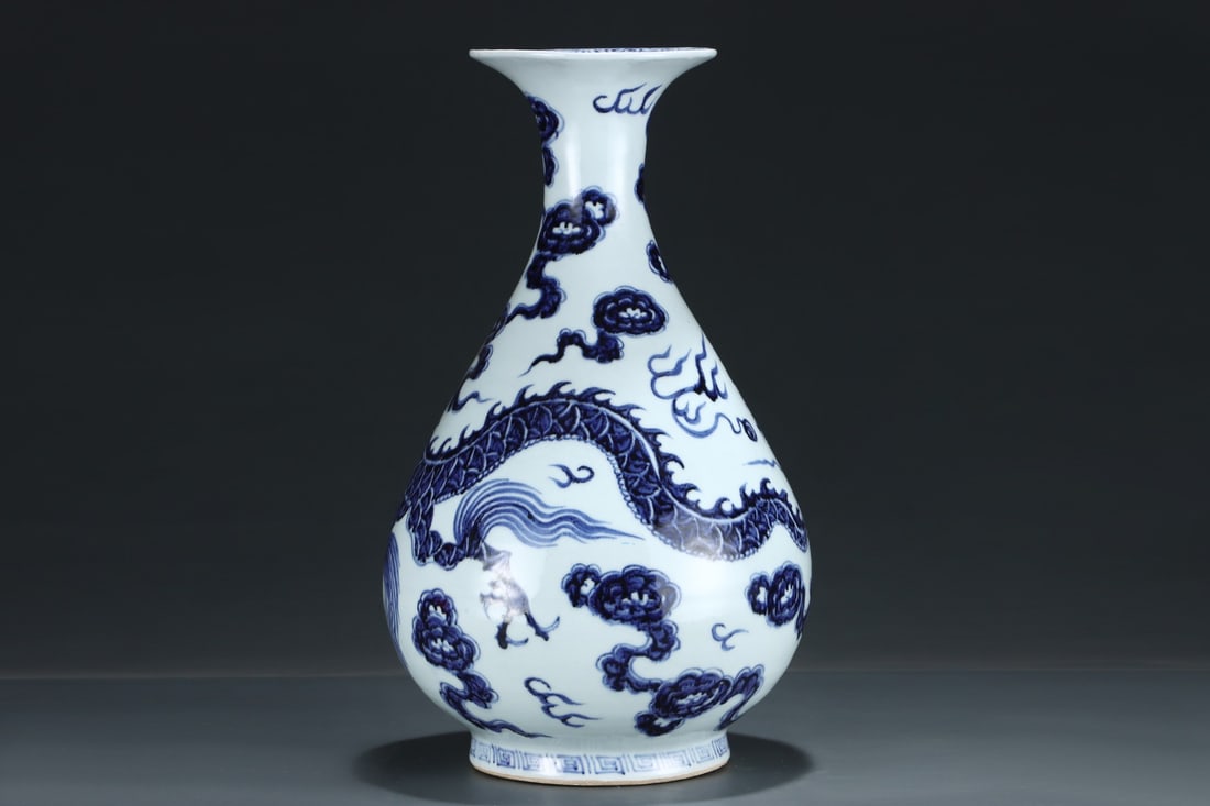 A Exquisite Blue and White Dragon Pattern Vase - 2