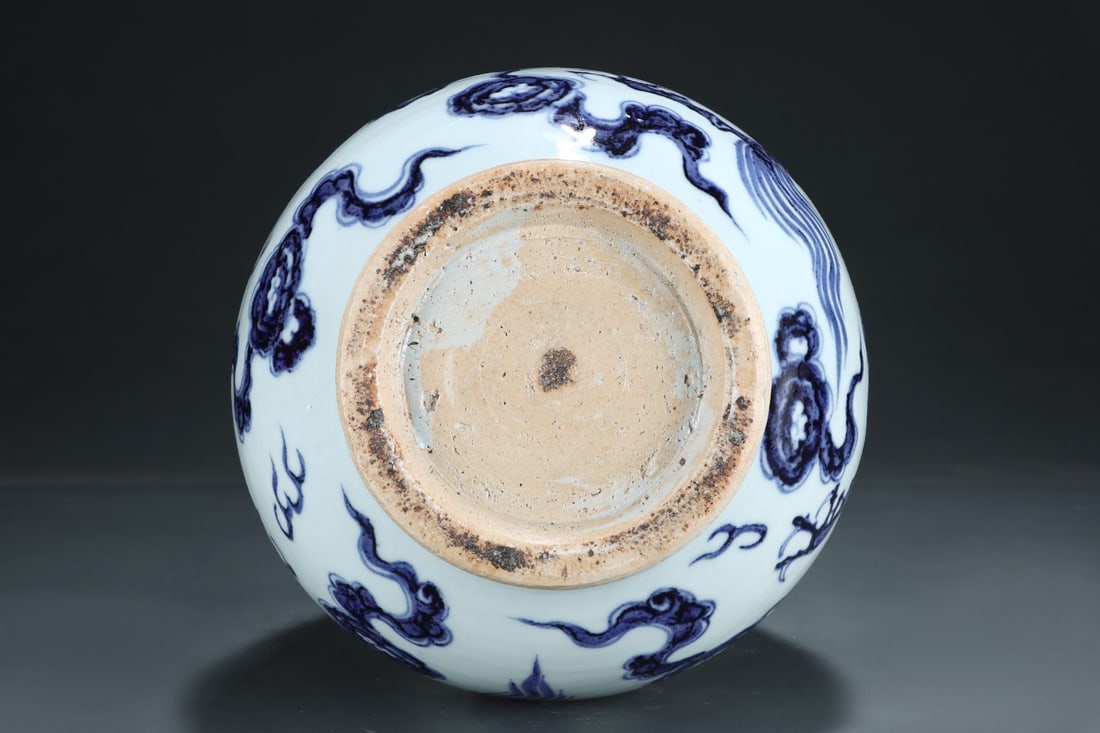 A Exquisite Blue and White Dragon Pattern Vase - 5